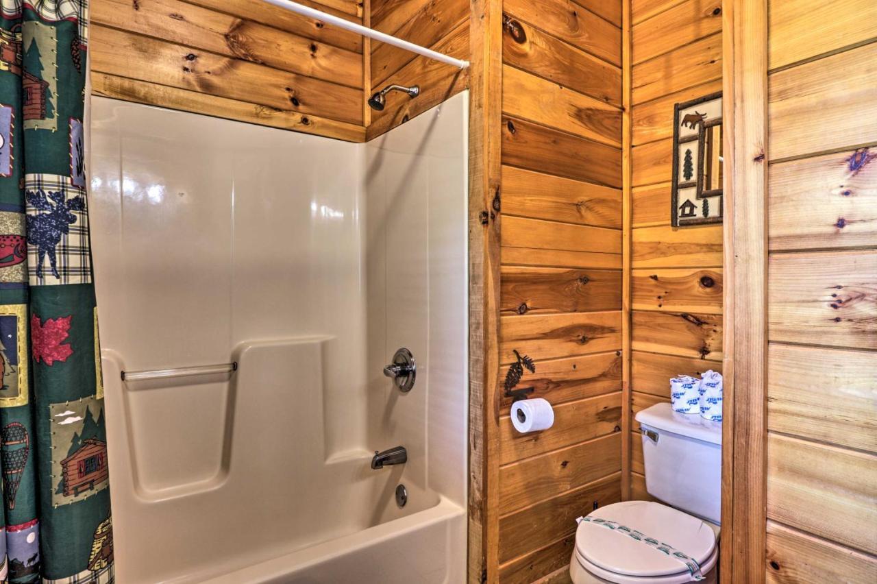 Pigeon Forge Getaway With Covered Patio And Hot Tub! Bagian luar foto