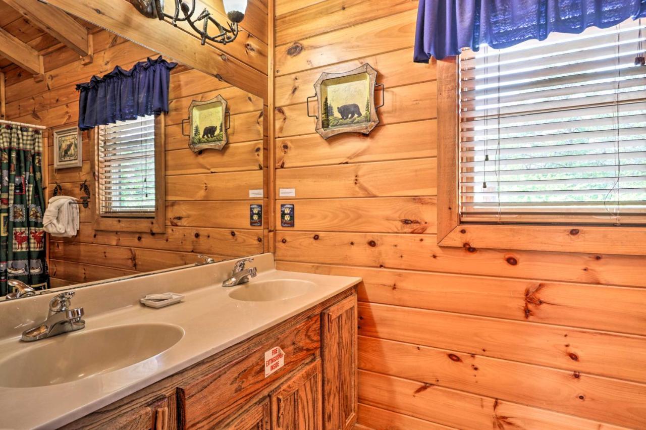 Pigeon Forge Getaway With Covered Patio And Hot Tub! Bagian luar foto