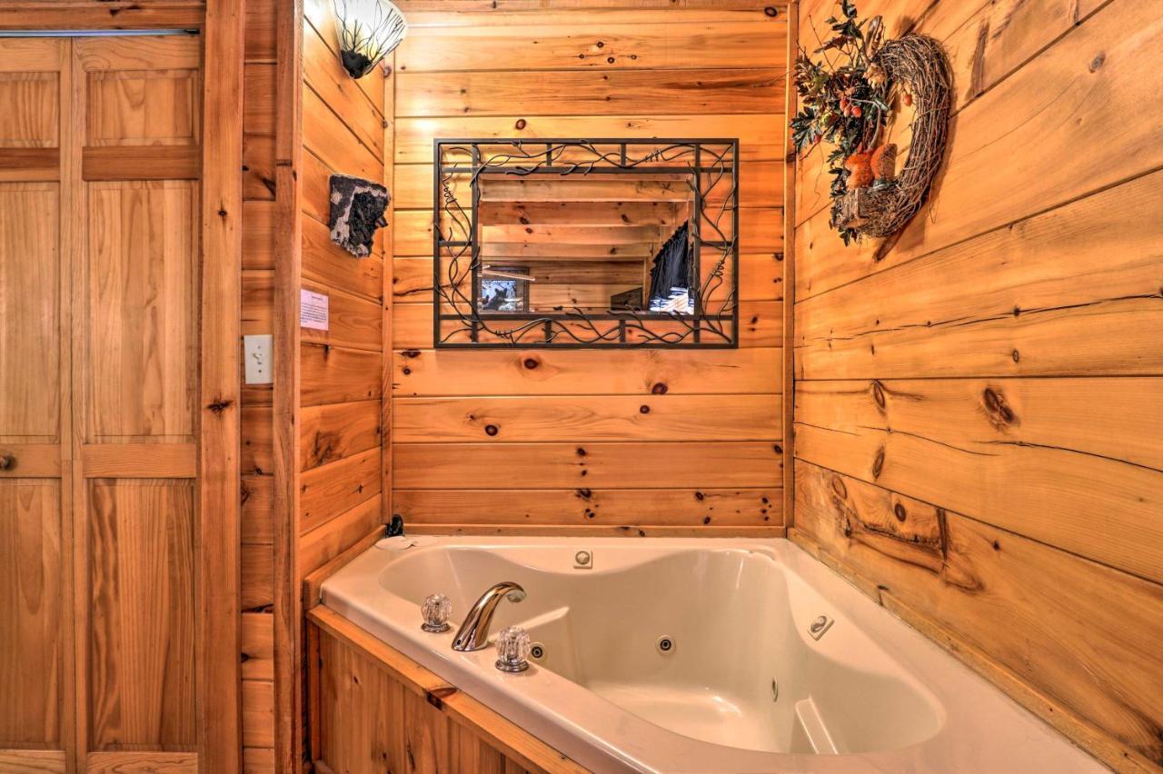 Pigeon Forge Getaway With Covered Patio And Hot Tub! Bagian luar foto