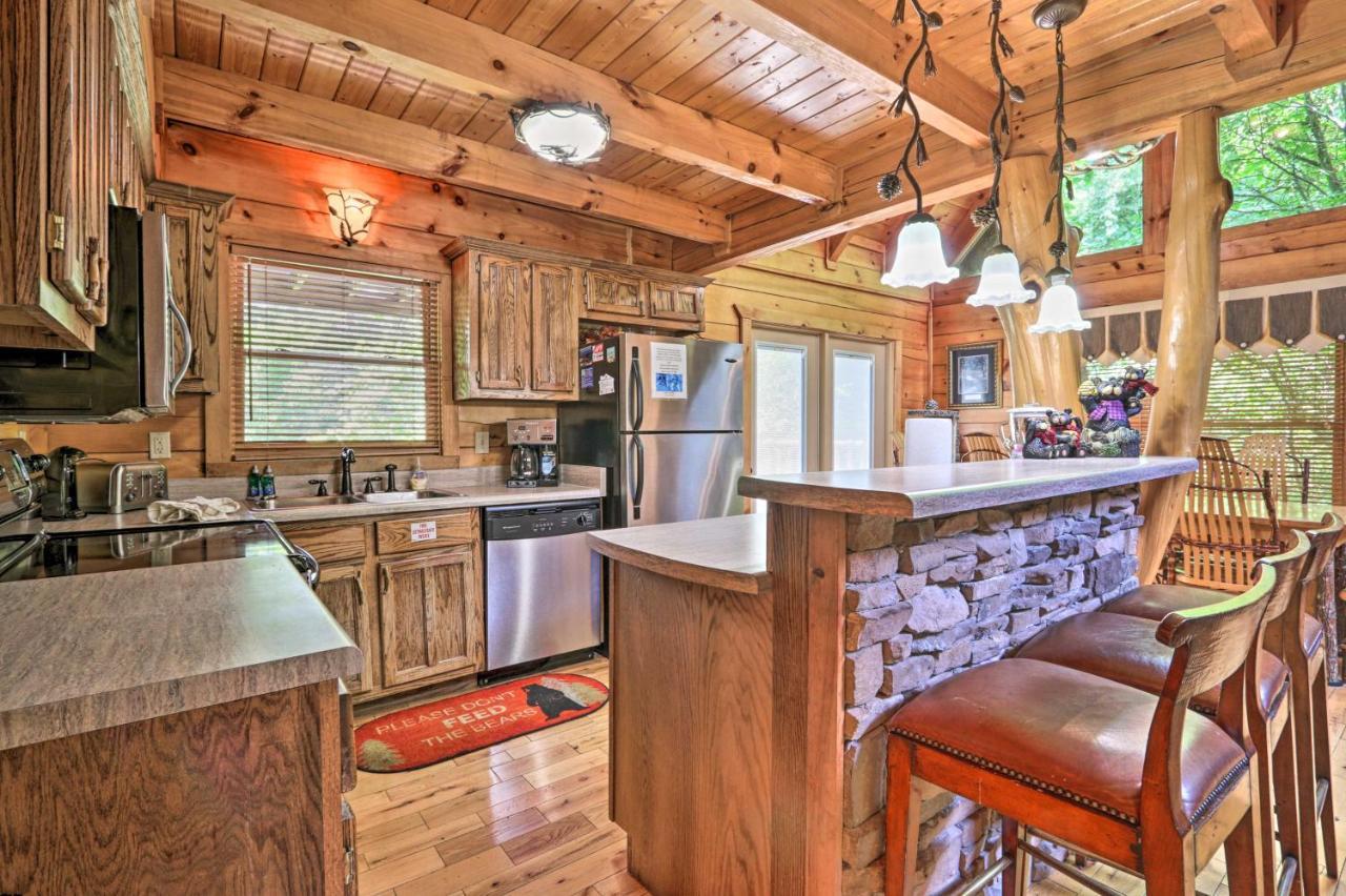 Pigeon Forge Getaway With Covered Patio And Hot Tub! Bagian luar foto