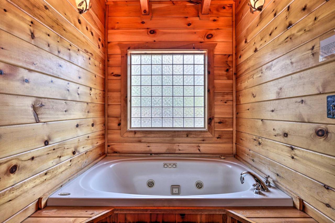 Pigeon Forge Getaway With Covered Patio And Hot Tub! Bagian luar foto
