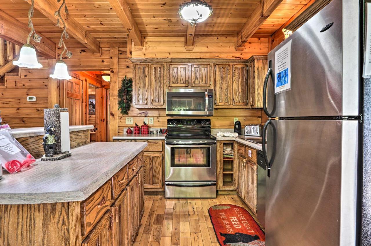 Pigeon Forge Getaway With Covered Patio And Hot Tub! Bagian luar foto