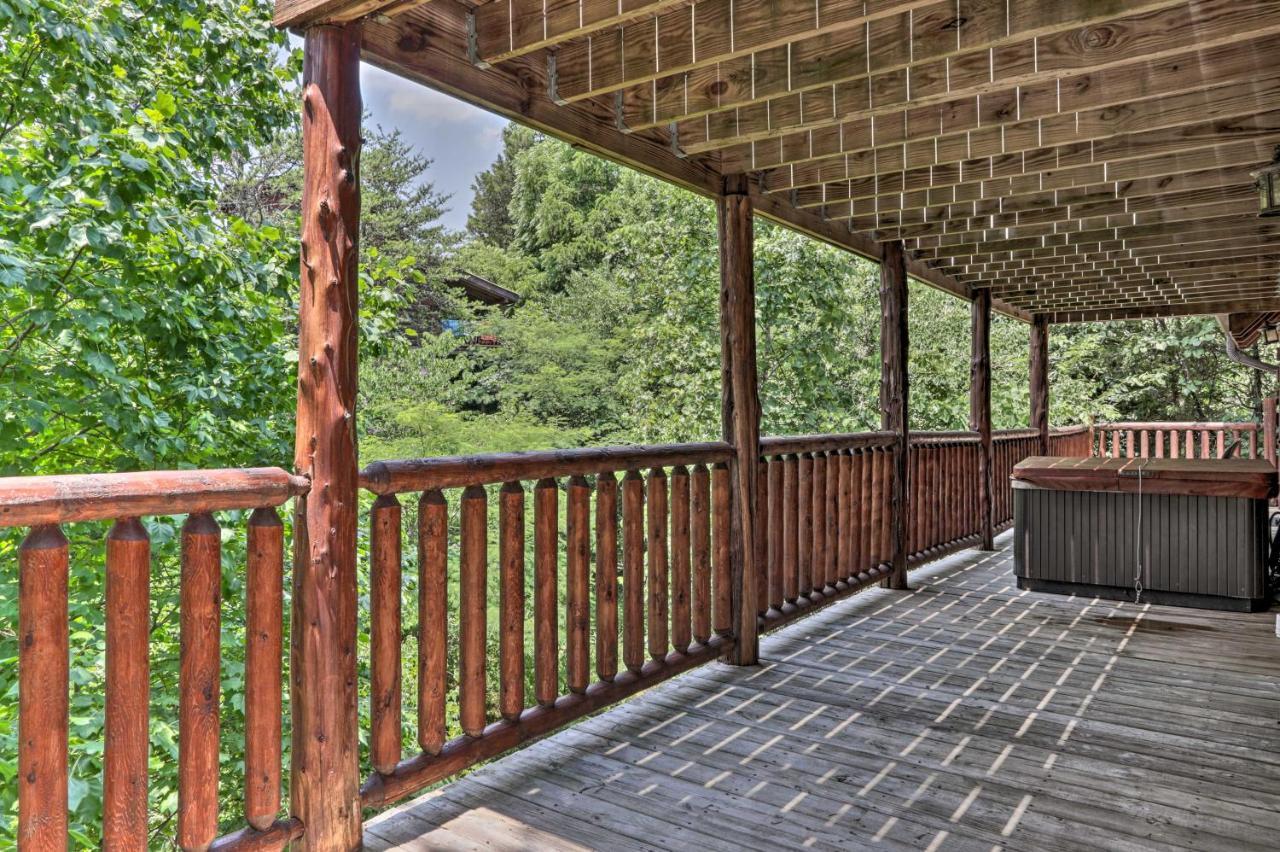 Pigeon Forge Getaway With Covered Patio And Hot Tub! Bagian luar foto