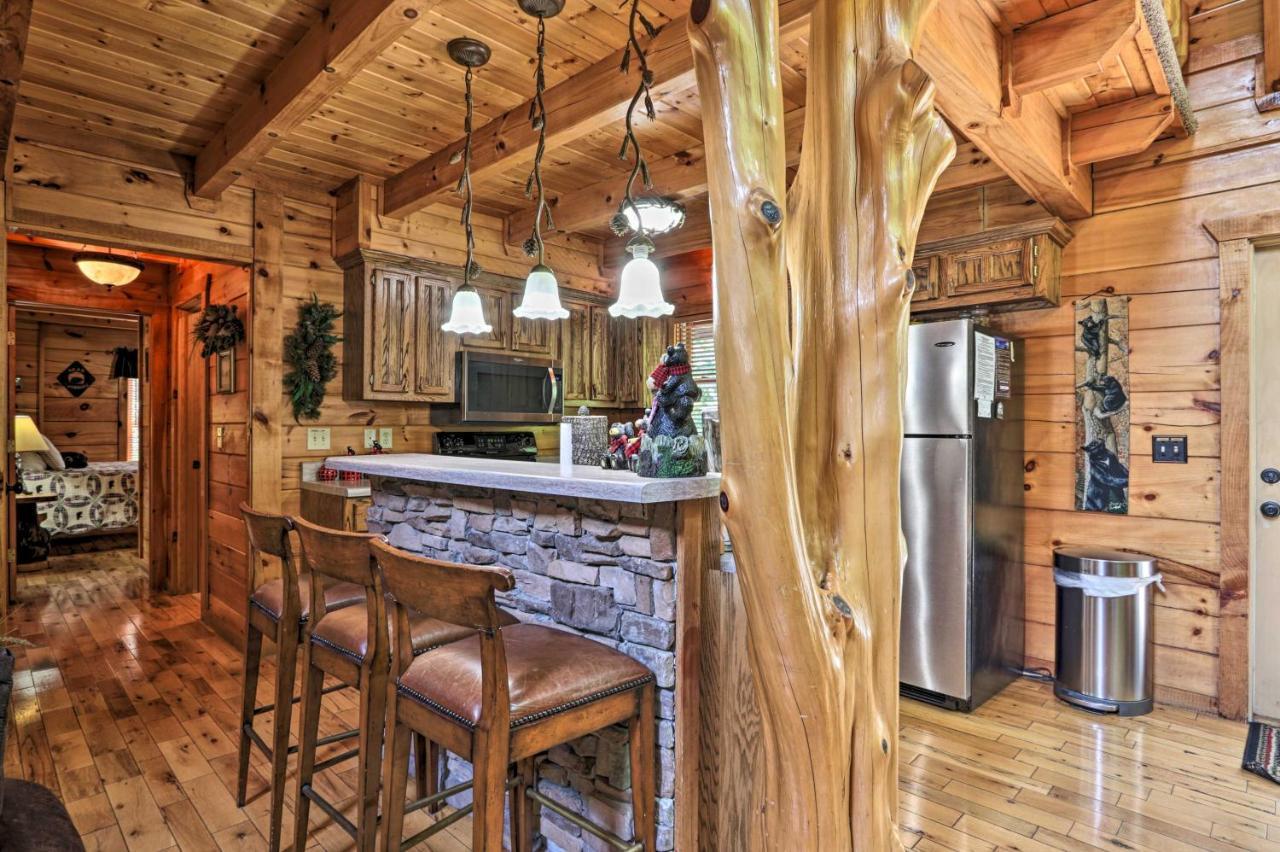 Pigeon Forge Getaway With Covered Patio And Hot Tub! Bagian luar foto